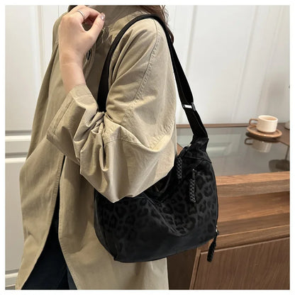 Women Fashion Leopard Print Crossbody Bag Large Capacity Hobo Shoulder Bag for Daily Commute Casual Outfit Armpit Bag