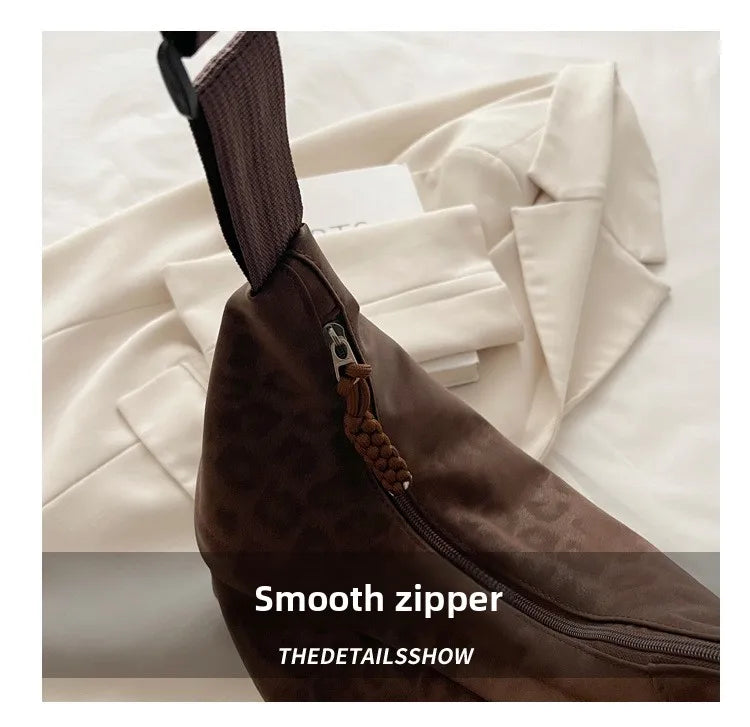 Women Fashion Leopard Print Crossbody Bag Large Capacity Hobo Shoulder Bag for Daily Commute Casual Outfit Armpit Bag