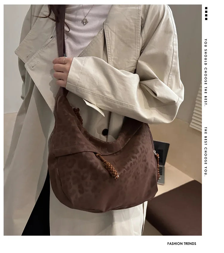 Women Fashion Leopard Print Crossbody Bag Large Capacity Hobo Shoulder Bag for Daily Commute Casual Outfit Armpit Bag