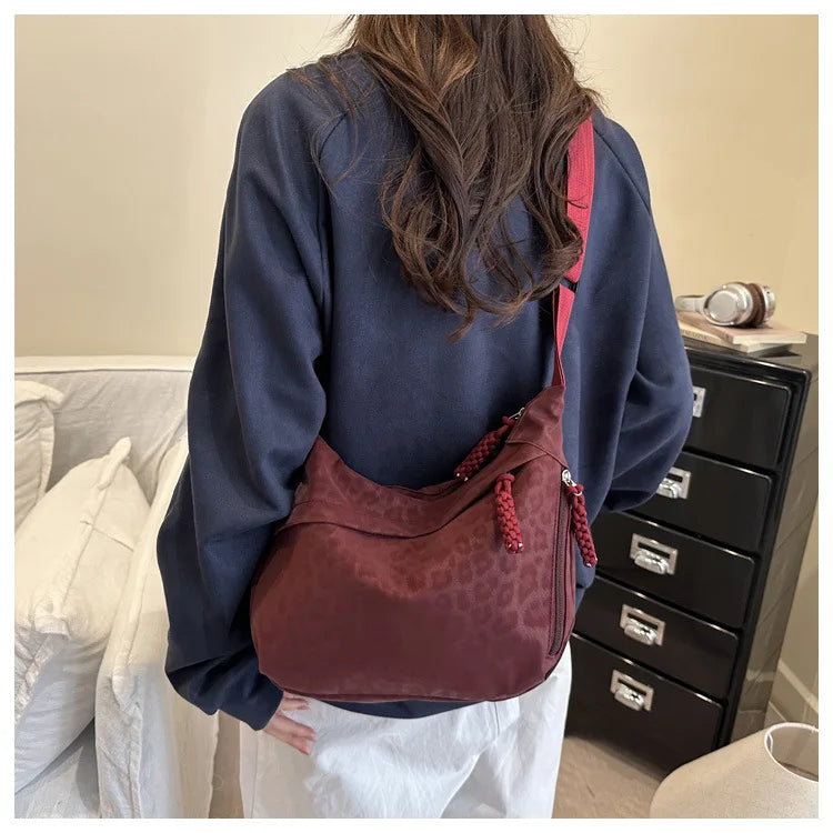 Women Fashion Leopard Print Crossbody Bag Large Capacity Hobo Shoulder Bag for Daily Commute Casual Outfit Armpit Bag