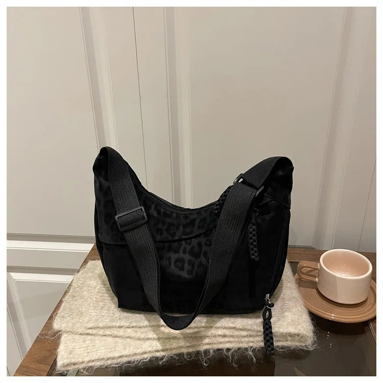 Women Fashion Leopard Print Crossbody Bag Large Capacity Hobo Shoulder Bag for Daily Commute Casual Outfit Armpit Bag