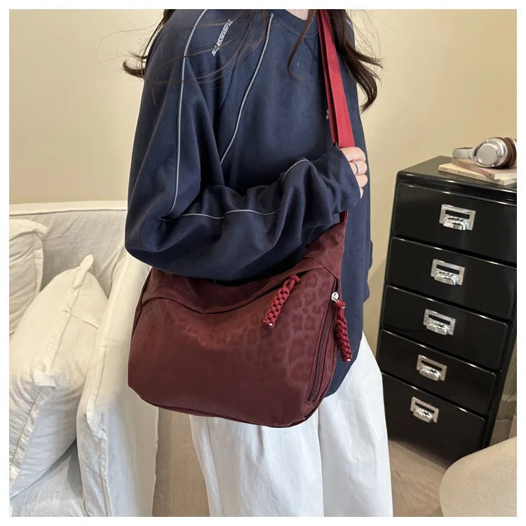 Women Fashion Leopard Print Crossbody Bag Large Capacity Hobo Shoulder Bag for Daily Commute Casual Outfit Armpit Bag