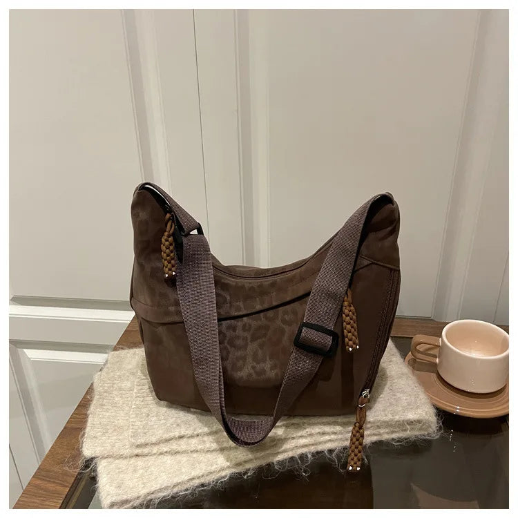 Women Fashion Leopard Print Crossbody Bag Large Capacity Hobo Shoulder Bag for Daily Commute Casual Outfit Armpit Bag