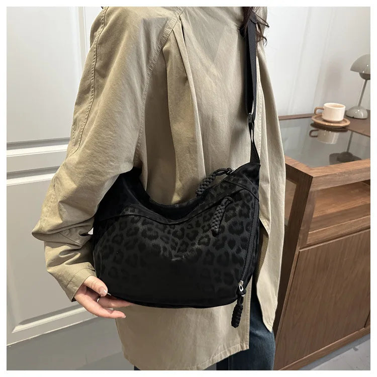 Women Fashion Leopard Print Crossbody Bag Large Capacity Hobo Shoulder Bag for Daily Commute Casual Outfit Armpit Bag