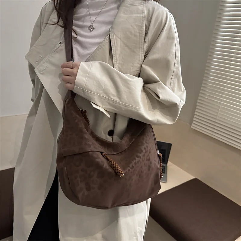 Women Fashion Leopard Print Crossbody Bag Large Capacity Hobo Shoulder Bag for Daily Commute Casual Outfit Armpit Bag
