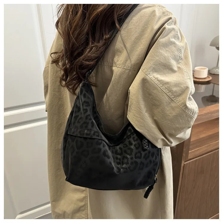 Women Fashion Leopard Print Crossbody Bag Large Capacity Hobo Shoulder Bag for Daily Commute Casual Outfit Armpit Bag