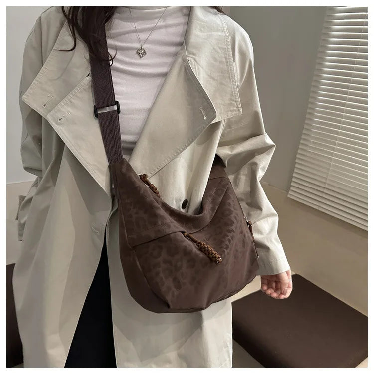 Women Fashion Leopard Print Crossbody Bag Large Capacity Hobo Shoulder Bag for Daily Commute Casual Outfit Armpit Bag