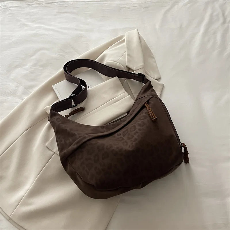 Women Fashion Leopard Print Crossbody Bag Large Capacity Hobo Shoulder Bag for Daily Commute Casual Outfit Armpit Bag