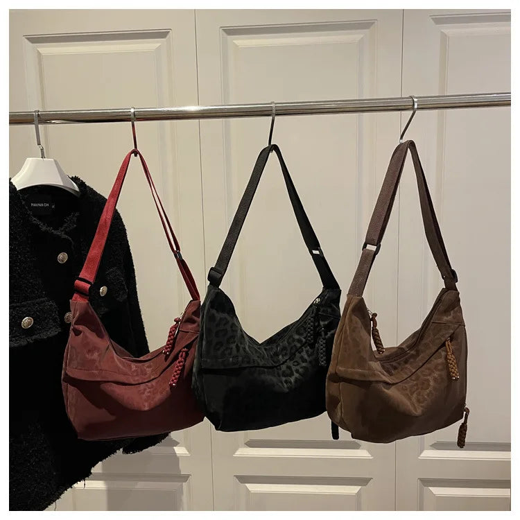 Women Fashion Leopard Print Crossbody Bag Large Capacity Hobo Shoulder Bag for Daily Commute Casual Outfit Armpit Bag