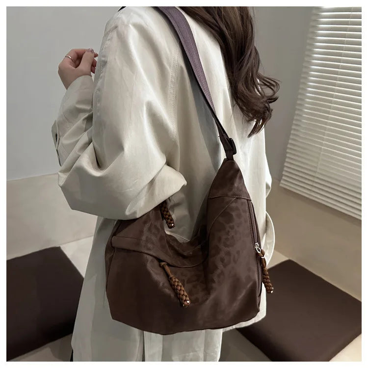 Women Fashion Leopard Print Crossbody Bag Large Capacity Hobo Shoulder Bag for Daily Commute Casual Outfit Armpit Bag